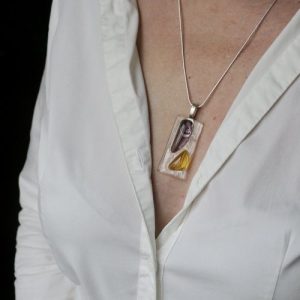 Collier en verre fusionné